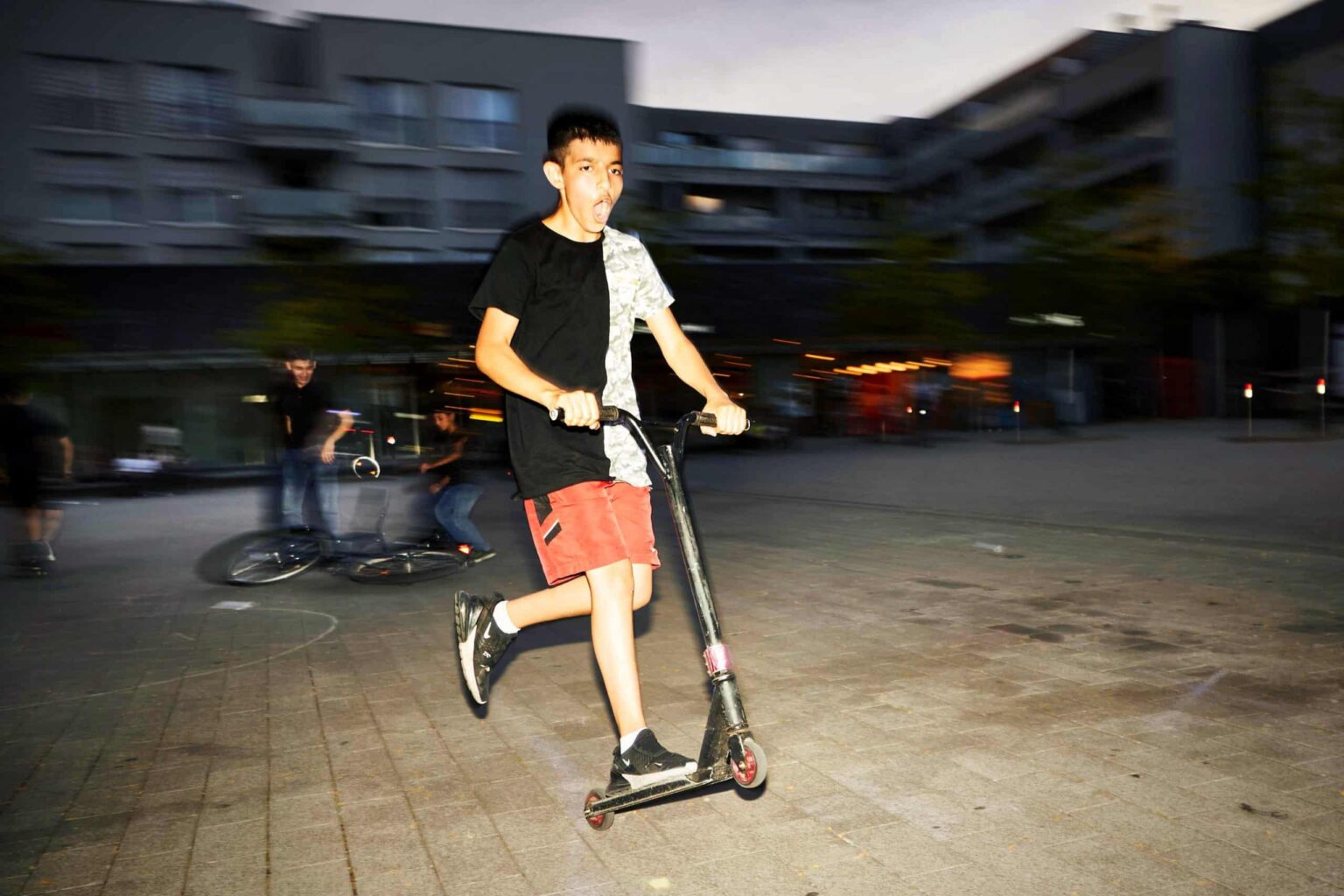 Muhammad und seine Kumpels auf dem Markt.